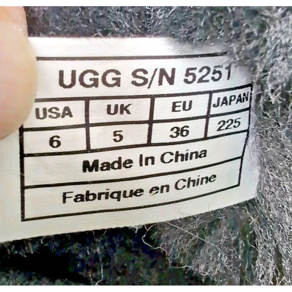 UGG Australia Short 5251 Sheepskin Boots Womens Size 6 US 36 EU‎ Black Suede